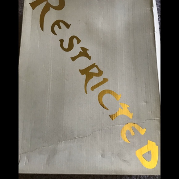 🎄Restricted - Picture 2 of 6